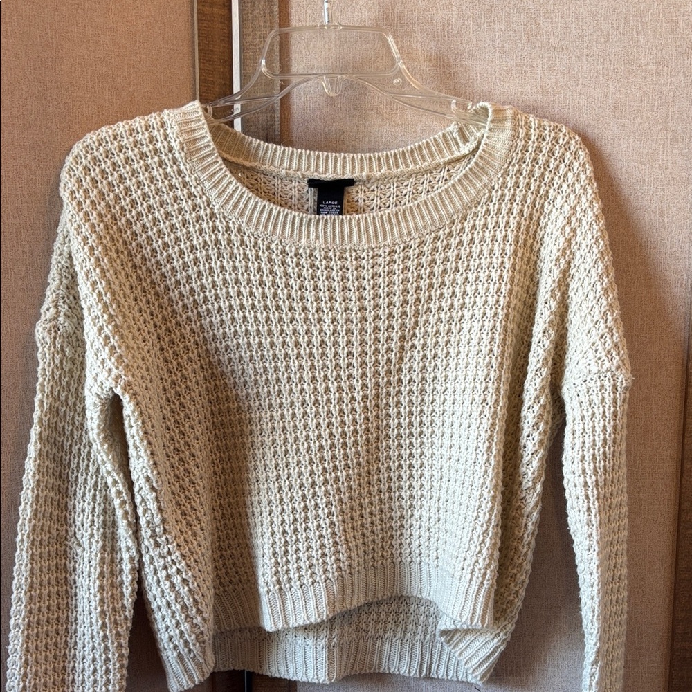 Rue 21 Women's Cream cropped Sweater large
